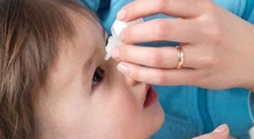 bé 1 tuổi bị đau mắt đỏ