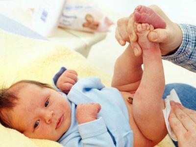 trẻ sơ sinh tiêu chảy