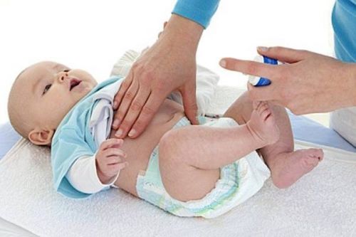 mát xa bụng chữa chứng sôi bụng ở trẻ
