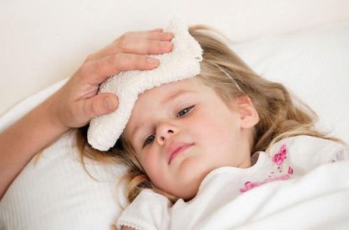 xử lý khi trẻ sốt co giật