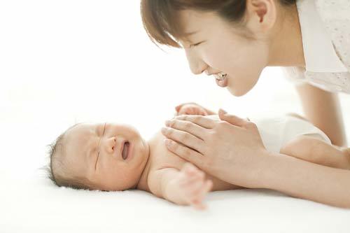 xử lý khi trẻ xì hơi nhiều