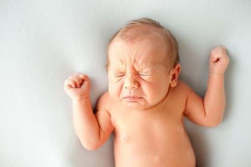 trẻ xì hơi quá 10 lần trong ngày