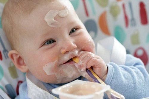Trẻ bị rối loạn tiêu hóa có nên ăn sữa chua