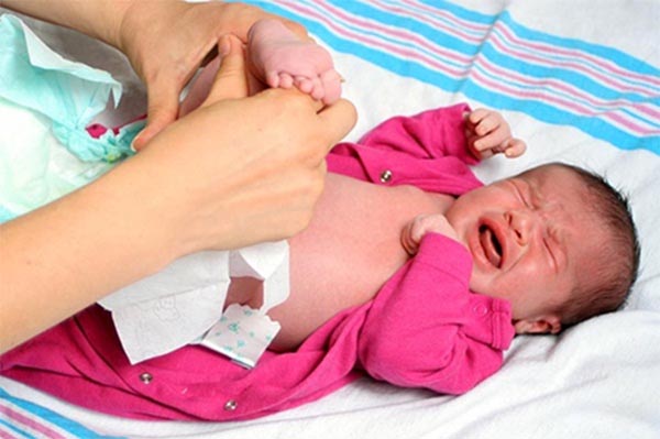 Nguyên nhân và cách chữa cho trẻ sơ sinh bị tiêu chảy