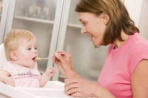 Cha mẹ cần chú ý đến chế độ ăn cho trẻ khi trẻ bị men gan cao