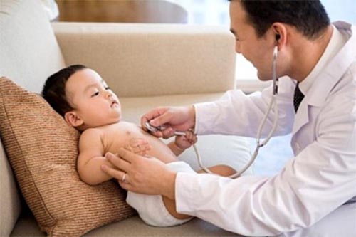 Hãy đưa trẻ đến gặp bác sĩ nếu thấy trẻ bị sốt về đêm nhiều ngày