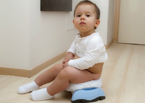 Bé 1 tuổi đi ngoài nhiều lần