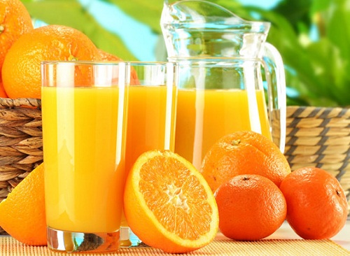 Bé bị rối loạn tiêu hóa có nên uống nước cam không